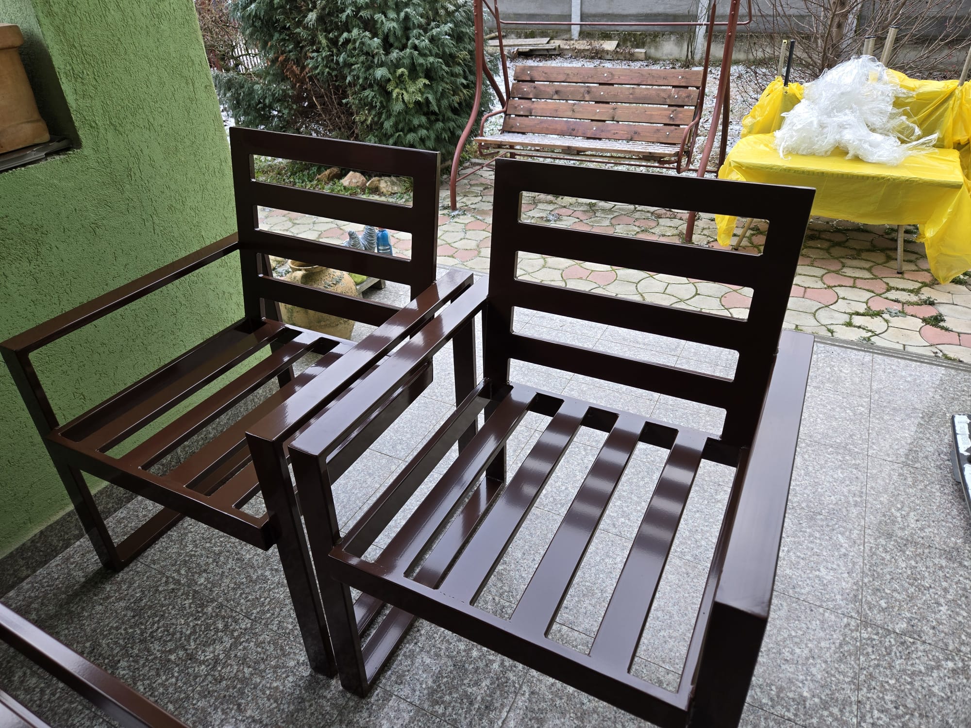 Mobilier metalic modern pentru terasă